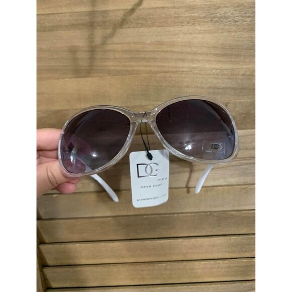DG Eyewear Accessories - NWT DG Eyeware Sunglasses Retro Plastic Y2K Summer Vacation Casual Trendy White